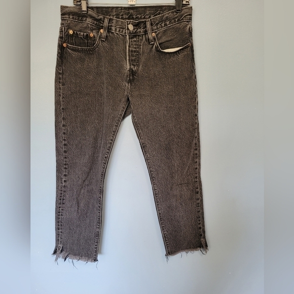 Levi's 501 Button Fly Frayed Hem Jeans in Black Size 28 - Picture 2 of 10